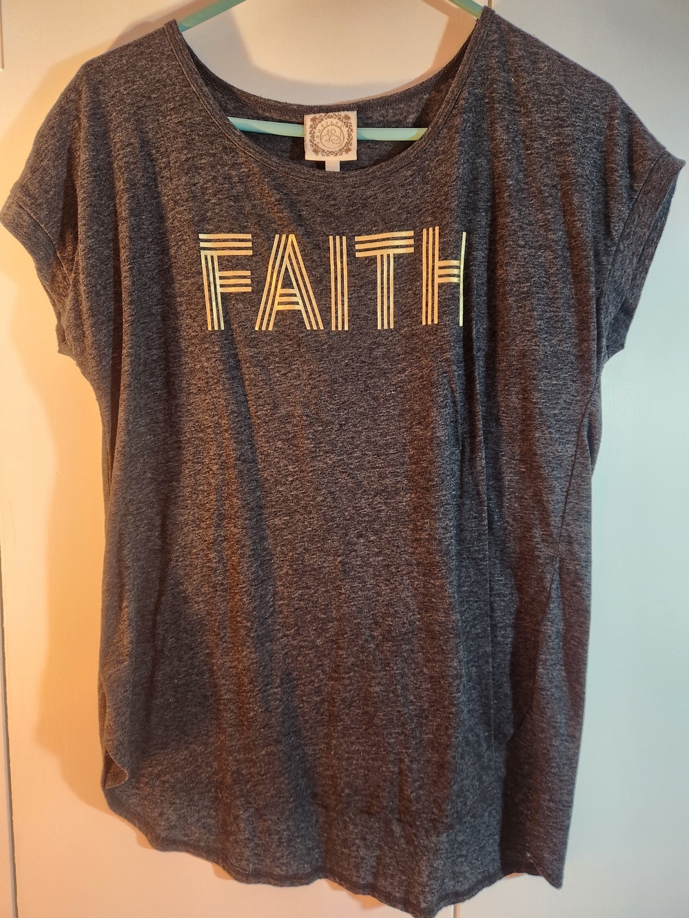 Women’s Gray 'Faith' Graphic Short Sleeve Tee